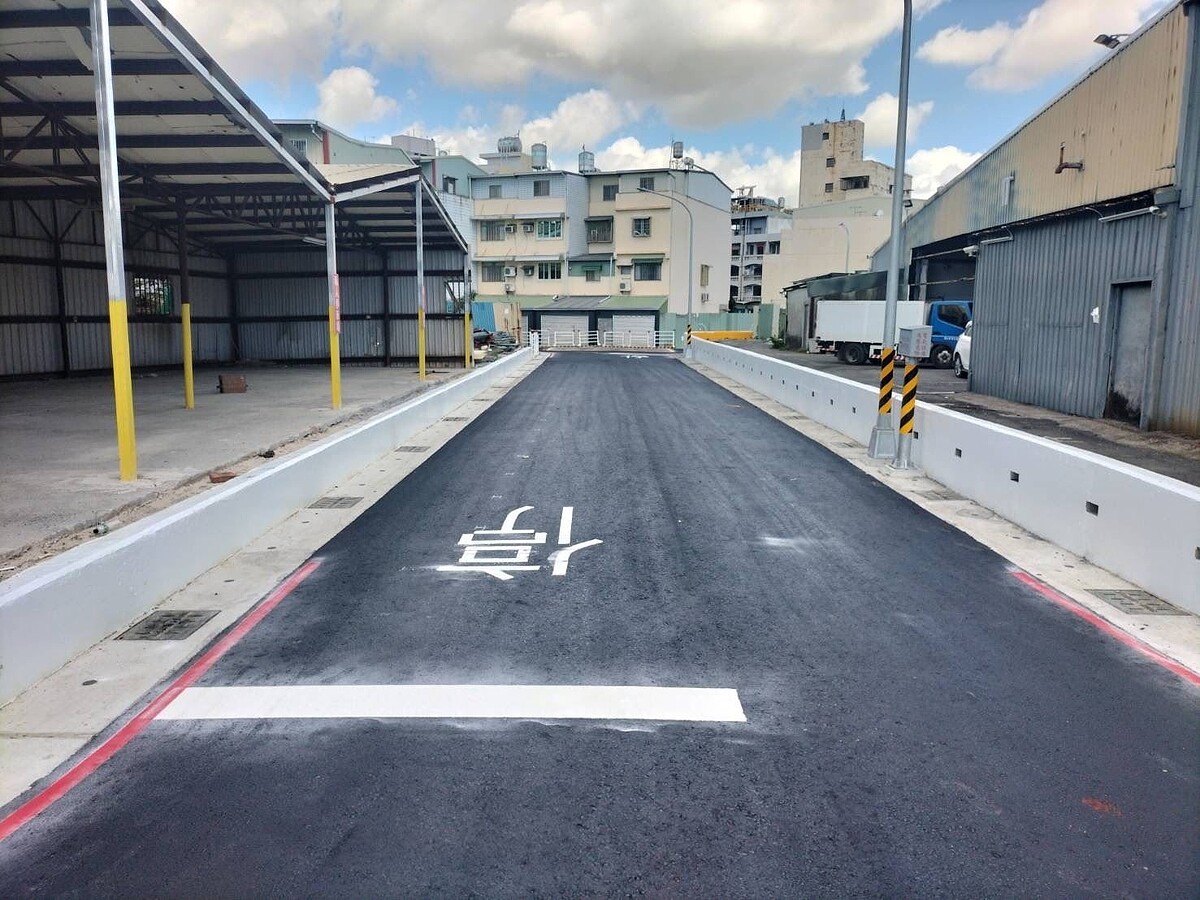 此工程屬8公尺寬的都市計畫道路,開闢範圍係自埤頂街往東至鳳埤街止。圖/高雄市工務局提供