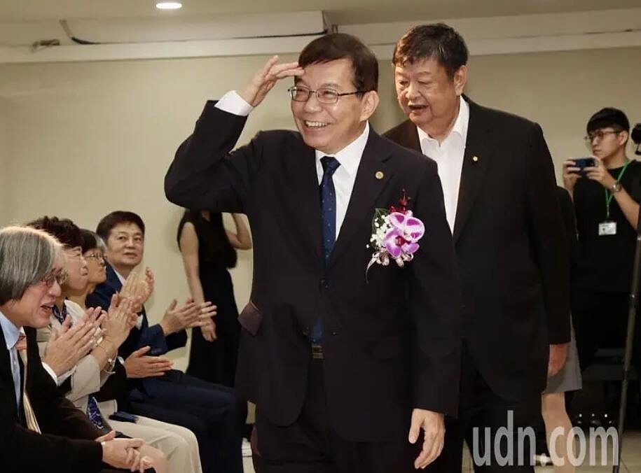 中華郵政公司上午舉行董事長交接典禮,由交通部前部長王國材接任董事長。記者黃義書/攝影