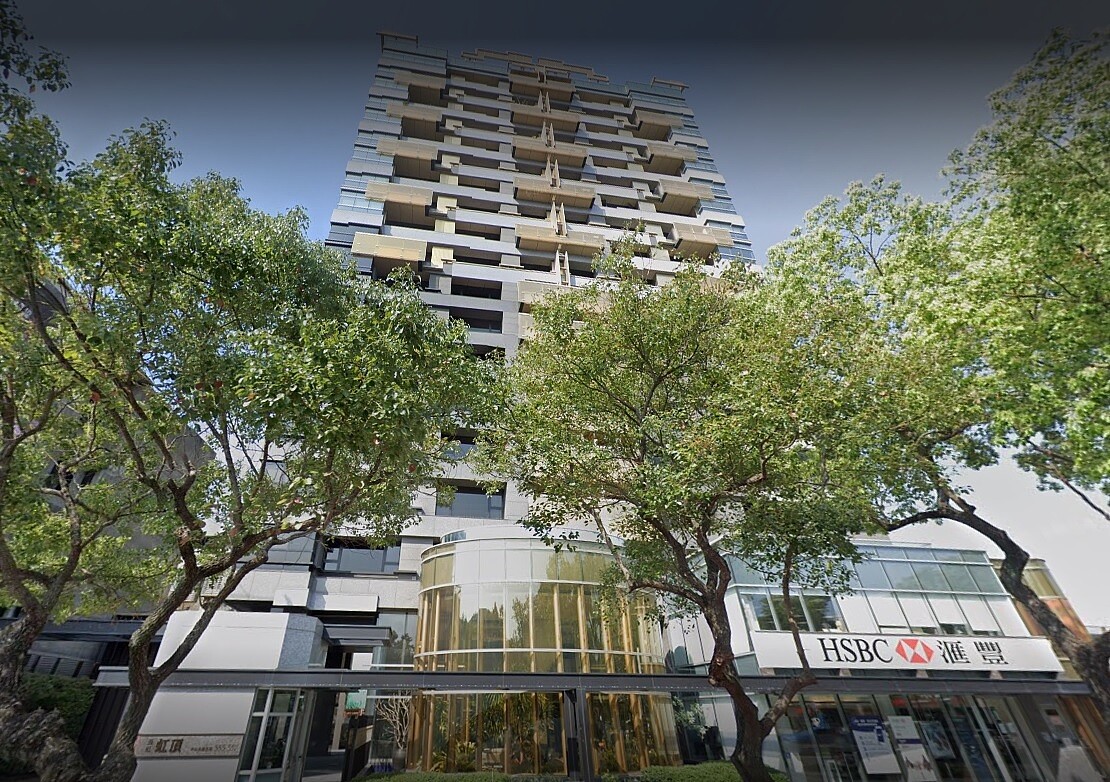 位在北市士林官邸附近的豪宅「長虹虹頂」 睽違3年出現新一筆買賣紀錄,更一舉突破社區新高價。圖/截自Google Map