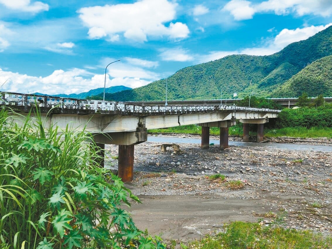 埔里守城橋去年因風災受損封閉，近期將拆危橋展開重建，預計明年底前完工，最快後年開放通車。記者賴香珊／攝影 