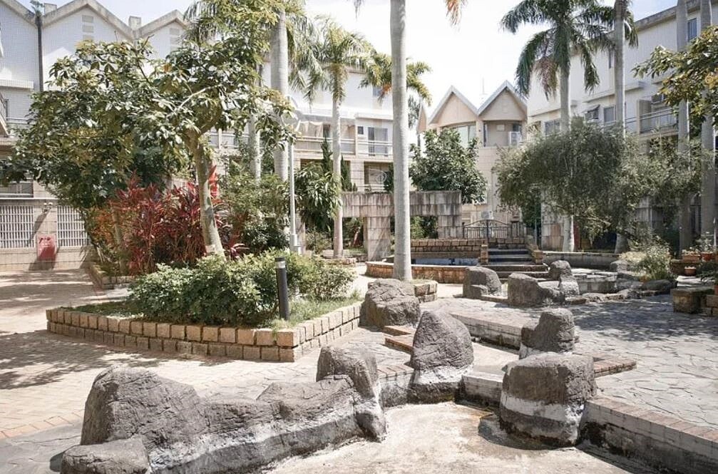 龍潭百年大鎮的景觀池公園閒置荒廢,市議員徐玉樹與市府會勘決花500萬元打造親子公園。圖/徐玉樹提供