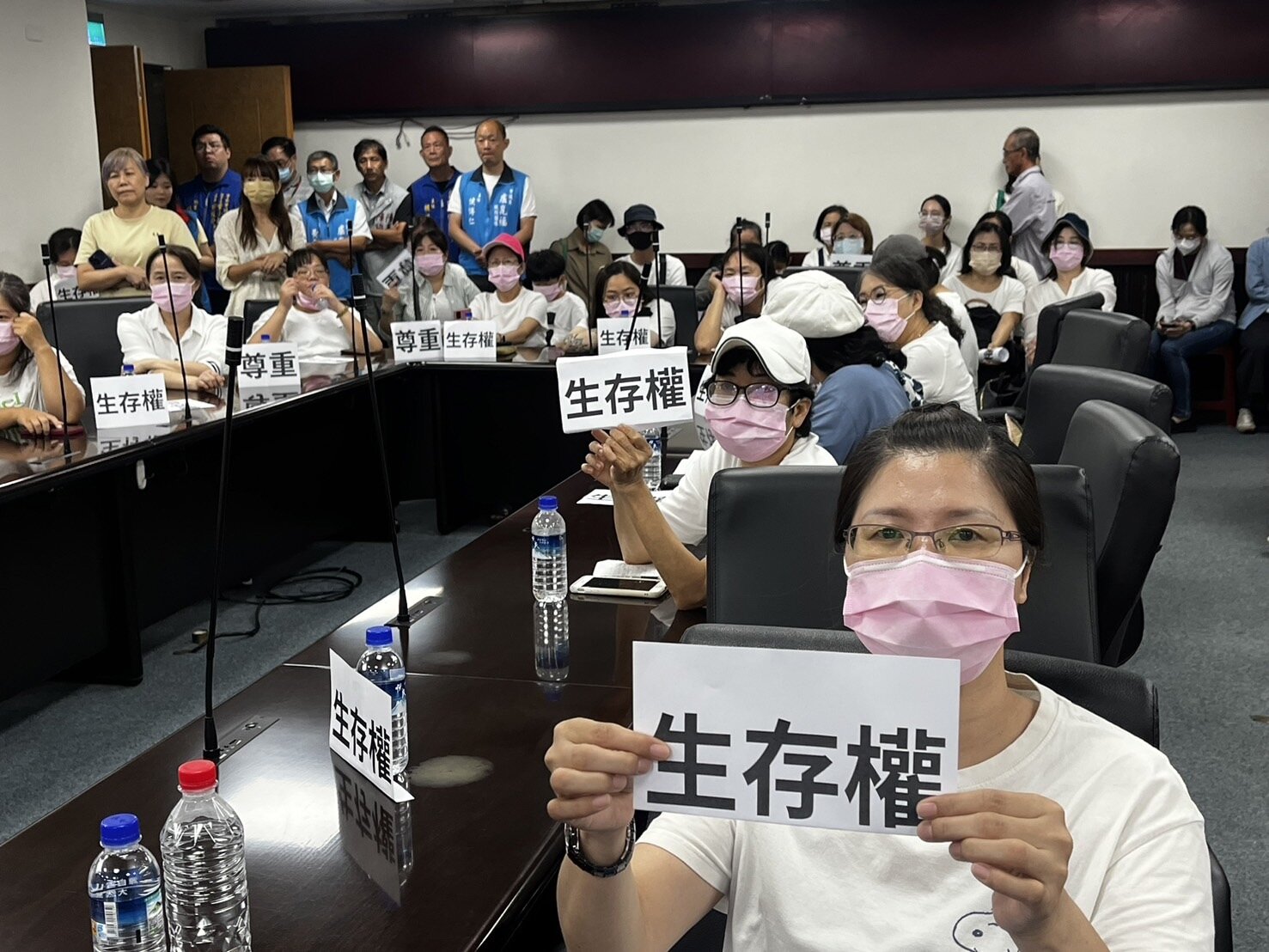 台南市70名保母昨天到市議會陳情,控訴準公共化政策讓到宅保母淪為低薪血汗職場,待遇不如外籍移工。記者吳淑玲/攝影