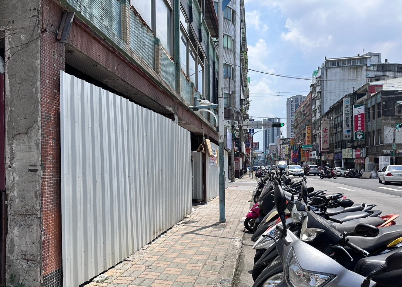 板橋中正路老字號餐廳「來得福川菜客家菜餐廳」去年因租約到期歇業，該址遲遲未動工。記者張曼蘋／攝影 