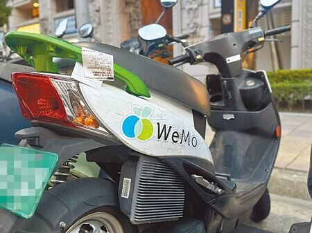 共享機車在新北行之有年,新北市議員鄭宇恩呼籲,與其讓共享機車在市區搶停車格,市府更應該敦促業者善盡社會責任,深入偏遠地區營運。(柯毓庭攝)