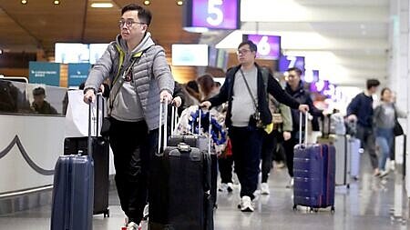 民眾利用暑假期間赴海外旅行,推升海外保障需求,保險公司建議,民眾投保旅平險加上不便險專案,可掌握三大關鍵,在海外將獲得全方位後盾。圖∕本報資料照片