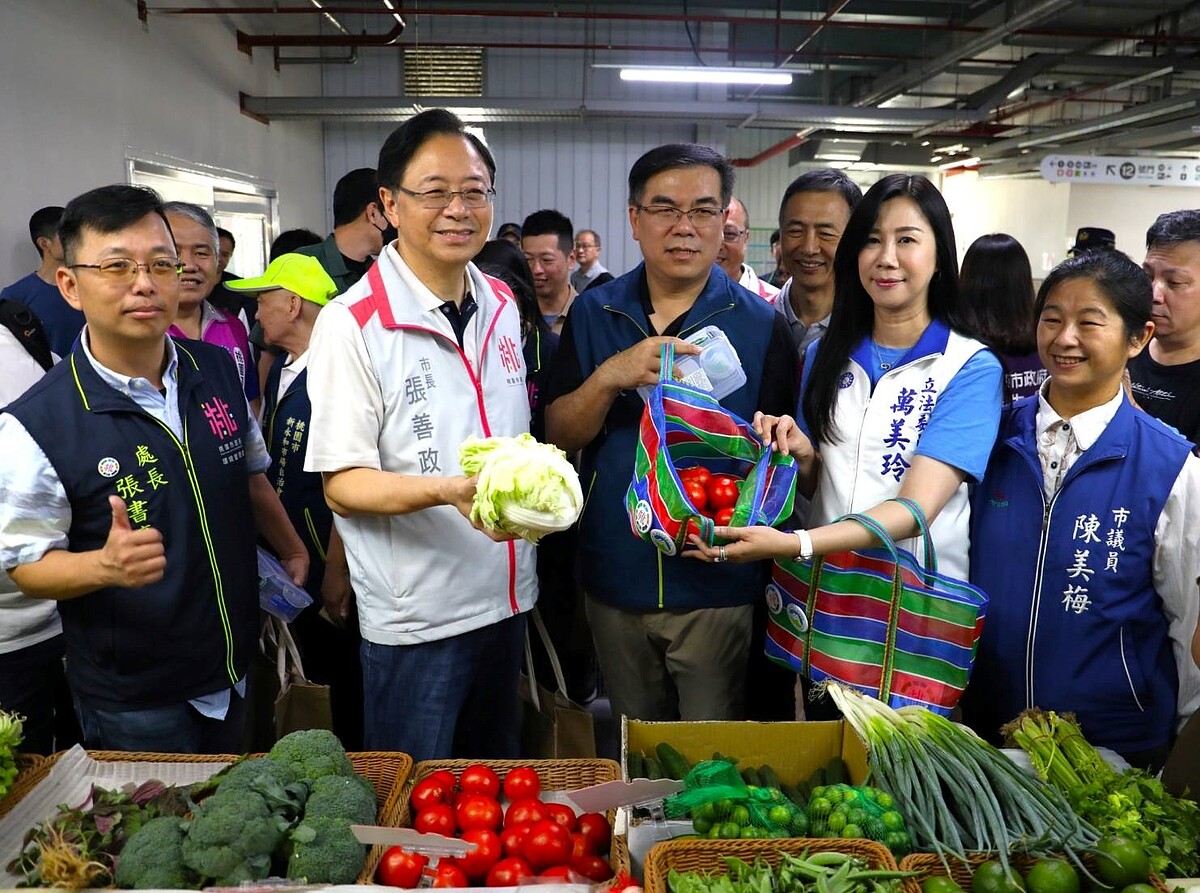 推動塑膠袋減量與菸蒂不落地，新永和市場帶頭向前衝。圖／桃園市環保局提供
