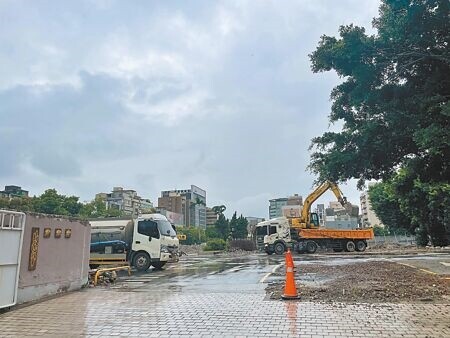 
台北市立第一殯儀館已營運近60年，6月24日開始拆除，接著會曬地，先做臨時停車場和公園綠地。（劉彥宜攝）
