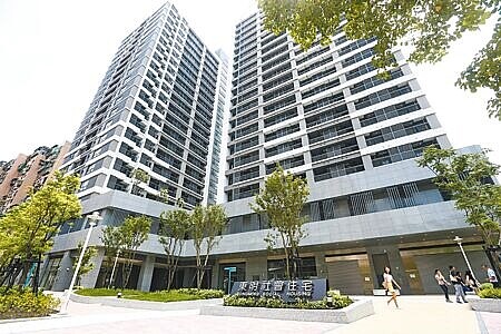 台北市都發局2022年起推出「社會住宅青銀換居計畫」,至今僅11戶入住。圖為示意圖,東明社宅。(本報資料照片)
