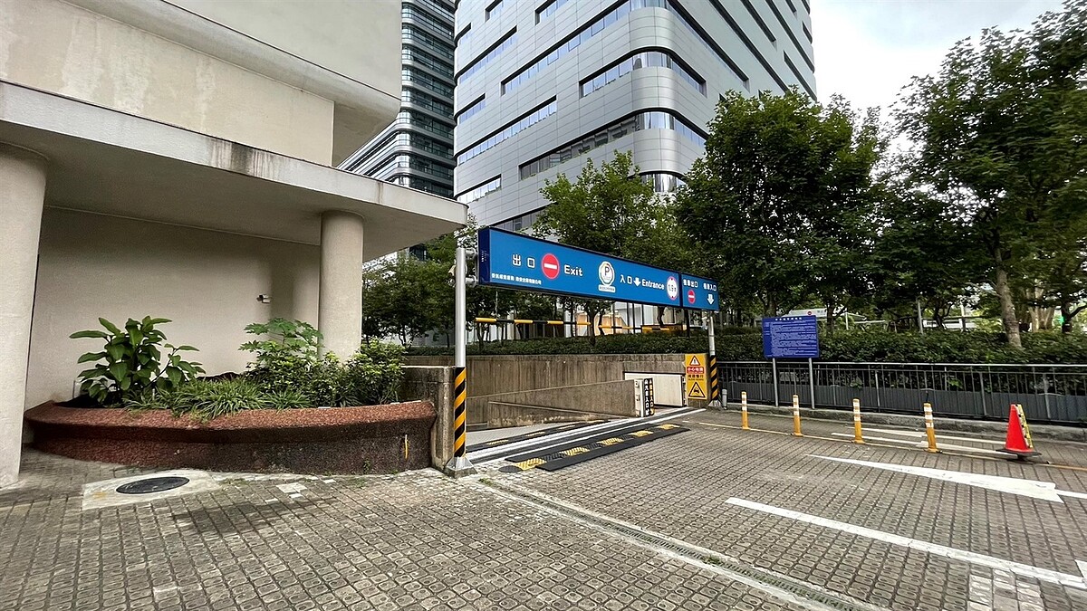 板橋新北市立圖書館停車場污水接管完成。圖/新北市水利局提供