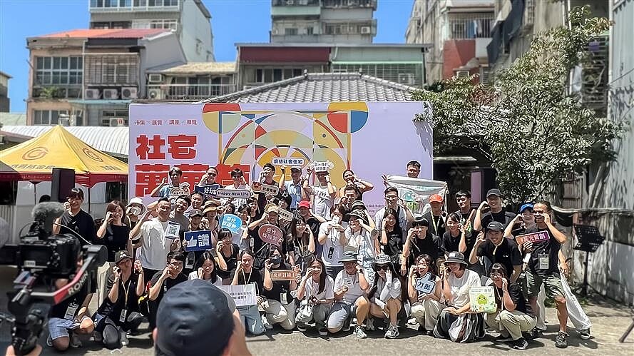 莒光社宅自治會主辦「新富町文化嘉年華」,帶領大小朋友認識萬華歷史文化。(永慶房產集團提供)