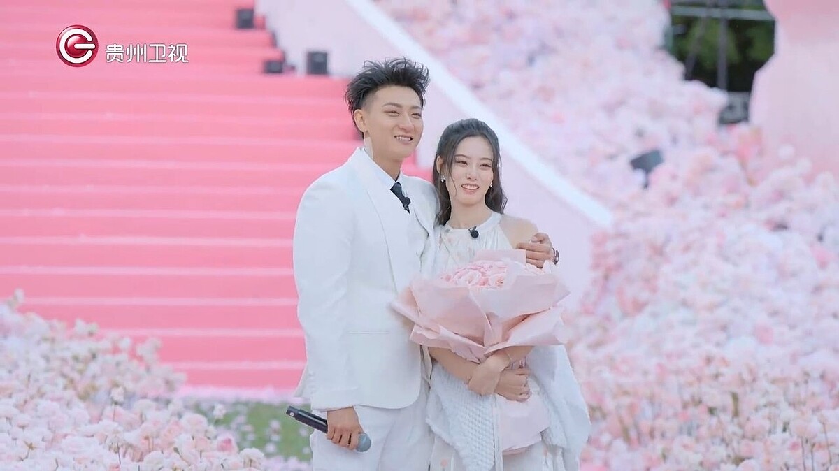 黃子韜向徐藝洋求婚成功。 圖/擷自跟我走吧官方微博