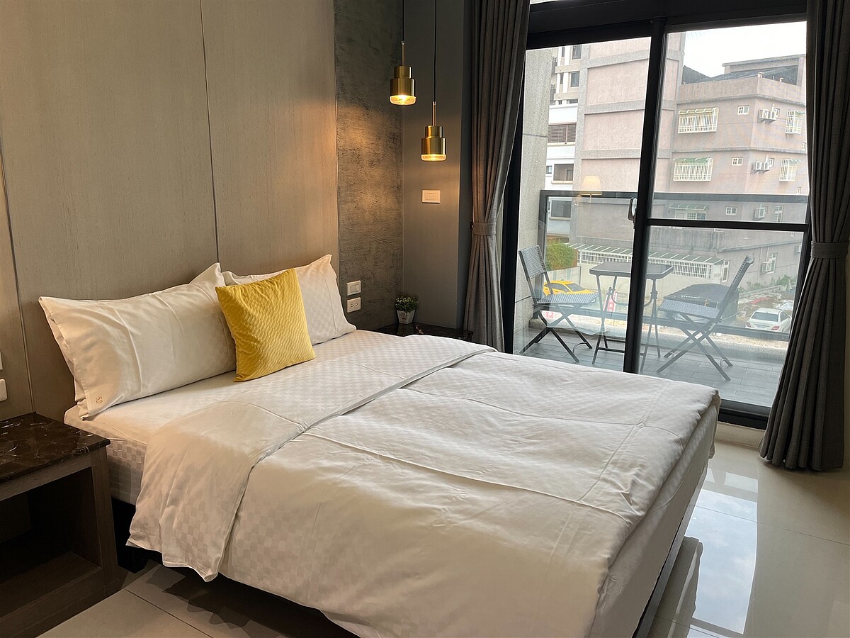 勞動部8月26日公告修正規定、並自8月28日起實施,開放領有交通部核發觀光旅館經營執照的觀光旅館業、領有地方政府核發旅館業登記證或民宿登記證的旅宿業者,可依員工勞保人數的30%計算名額,向勞動部申請聘僱畢業僑外生從事旅宿服務中階工作。聯合報系資料照片