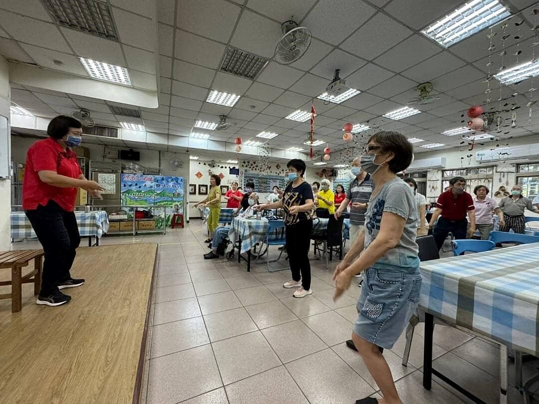 頂新里銀髮族健康操（圖／土城樂生活Ｘ有你有我）