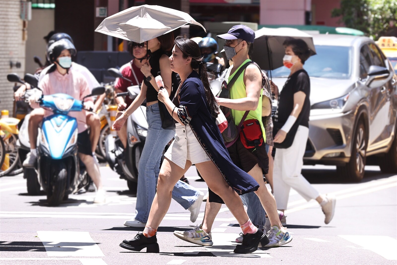 今天各地及澎湖、金門、馬祖大多為晴到多雲，高溫炎熱，大台北地區有37度左右高溫發生的機率。本報資料照片 