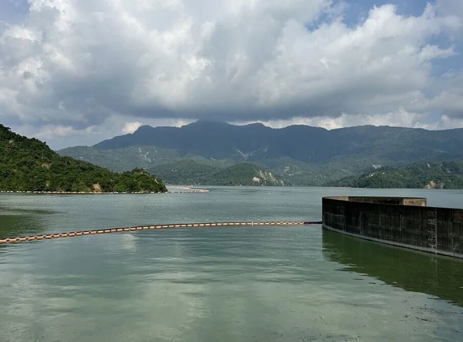 連日沒大雨曾文水庫天天放水還是維持滿水位。圖／南區水資源分署提供
