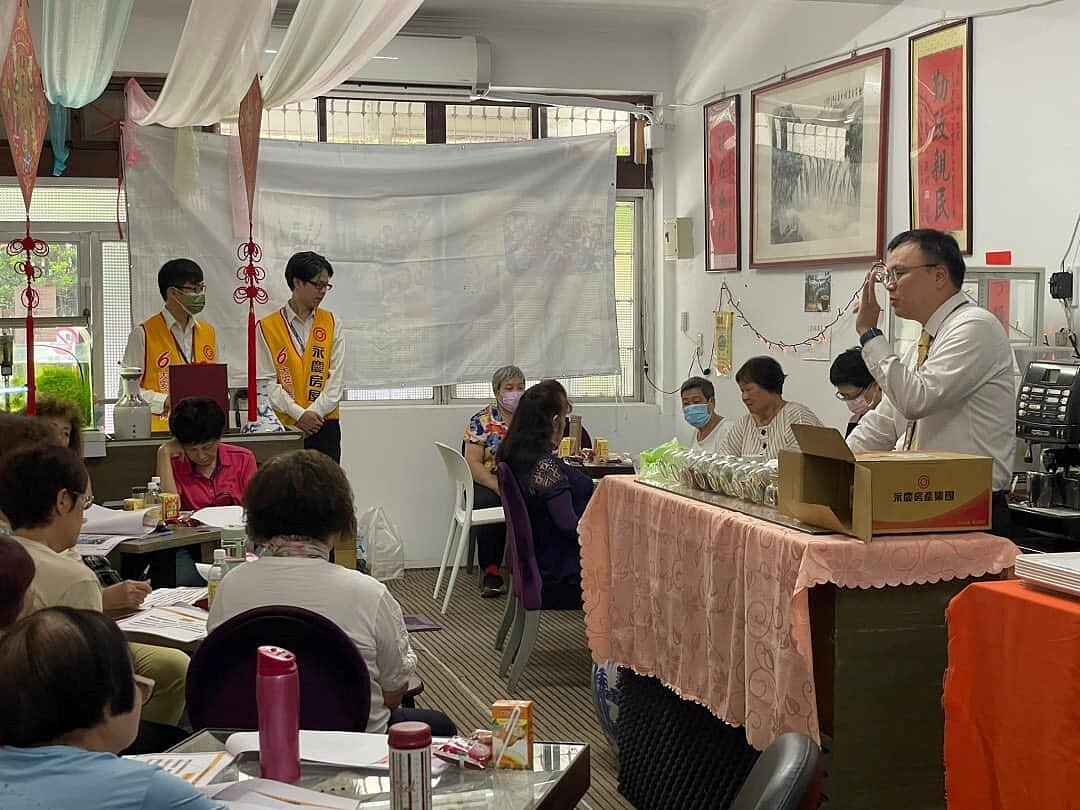 螢雪里里長陳文質與永慶房屋及雙北市地政局合作舉辦防詐騙公益講座。（圖／中正萬華樂生活Ｘ有你有我）