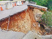 颱風來　台中產業道路崩塌未修　安全堪慮