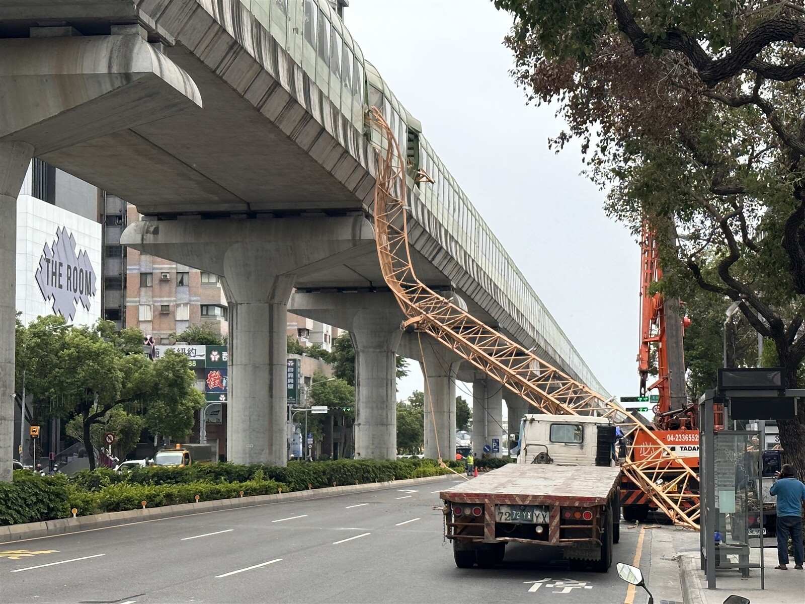 興富發文心愛悅建案去年5月10日發生吊臂砸中台中捷運車廂釀1死10傷。圖／報系資料照 