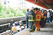 石牌站又傳墜軌　北捷加強巡查