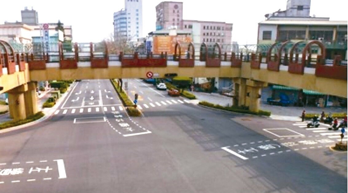 台中市豐原區中正路四方形天橋,市府依地方建議已拆除。圖/市府建設局提供