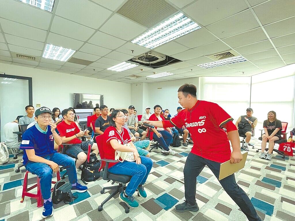 台北市青年局率全國之先首創「青年實習津貼計畫」,設籍北市滿6個月以上,年齡介於18歲以上、未滿30歲間,並參與青年局所屬台北青年職涯發展中心提供的實習職缺即可申請,每人每月可領5000元,最多3個月。圖/台北市青年局提供、劉彥宜台北傳真