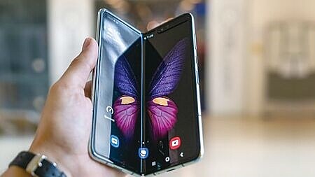 折疊手機各品牌之間的激烈競爭,成為推動西歐市場成長的關鍵因素。圖∕Unsplash