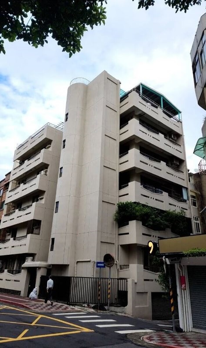 北市有近7成房子屋齡逾30年,更新處為推老宅都更整建維護,為增添誘因,針對外牆整新拉皮改善,從原本僅補助6樓以下公寓,放寬包含7樓以上華廈、大樓皆可來申請,且考量建材成本調漲,補助金額從最高640萬元增為800萬元,並不侷限管委會來申請。圖/北市更新處提供