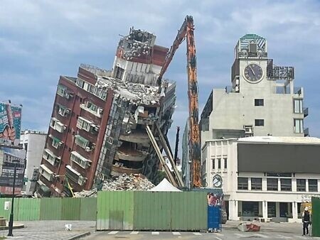 
產險公會理事長暨地震保險基金董事長李松季日前在「巨災風險管理研討會」提到，建立一個健全自然災害保險制度應考量三要件。圖∕本報資料照片
