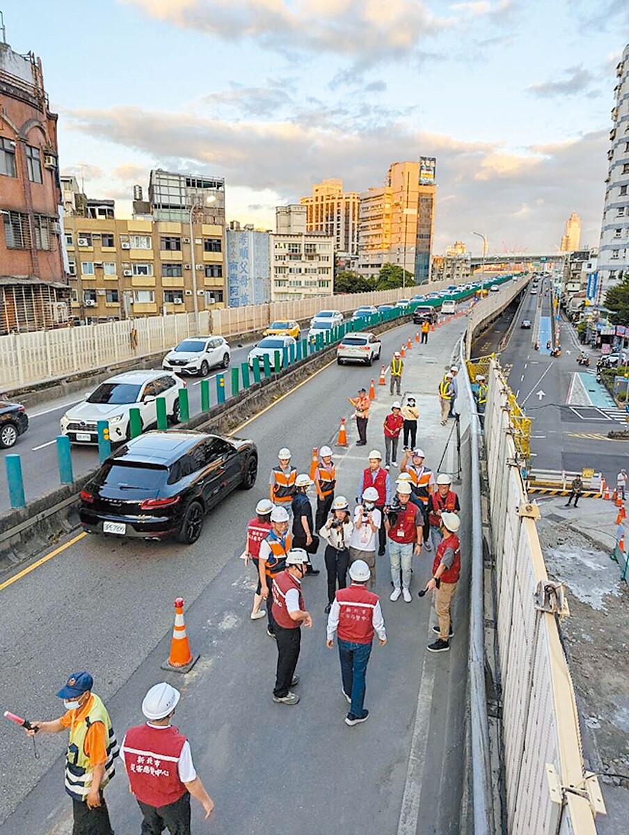 台1線中山高架橋修復工程進度超前，4日清晨6時起開放全線通行，比預計進度提早約1個月。（新北市工務局提供）