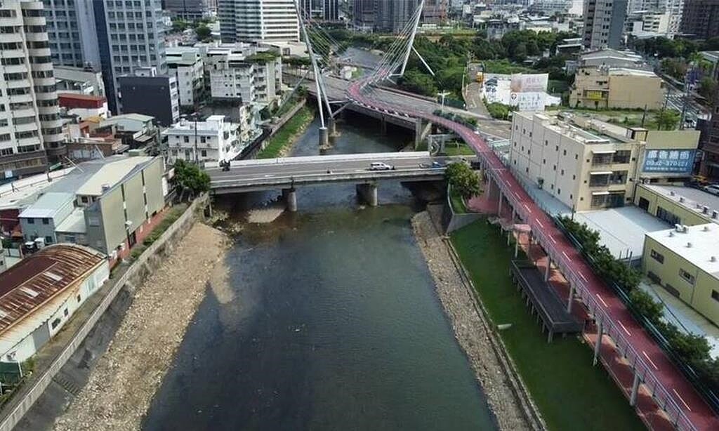 桃園市於2019年率先全國實施「河川區容積移轉實施計畫」，至今為市庫節省下約7.8億元徵收費。圖／水務局提供