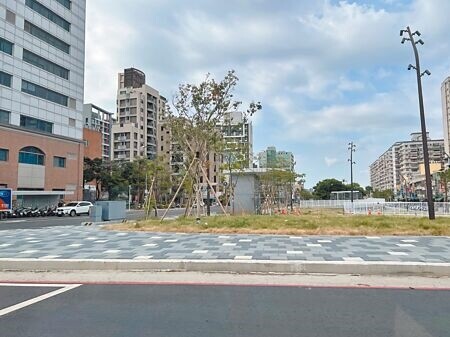 
新竹市政府爭取前瞻預算2.87億元，於新竹馬偕醫院附近闢建園道五地下停車場，2021年開工後歷經3年原訂於9日啟用，邀請卡已發出典禮卻延期。（王惠慧攝）
