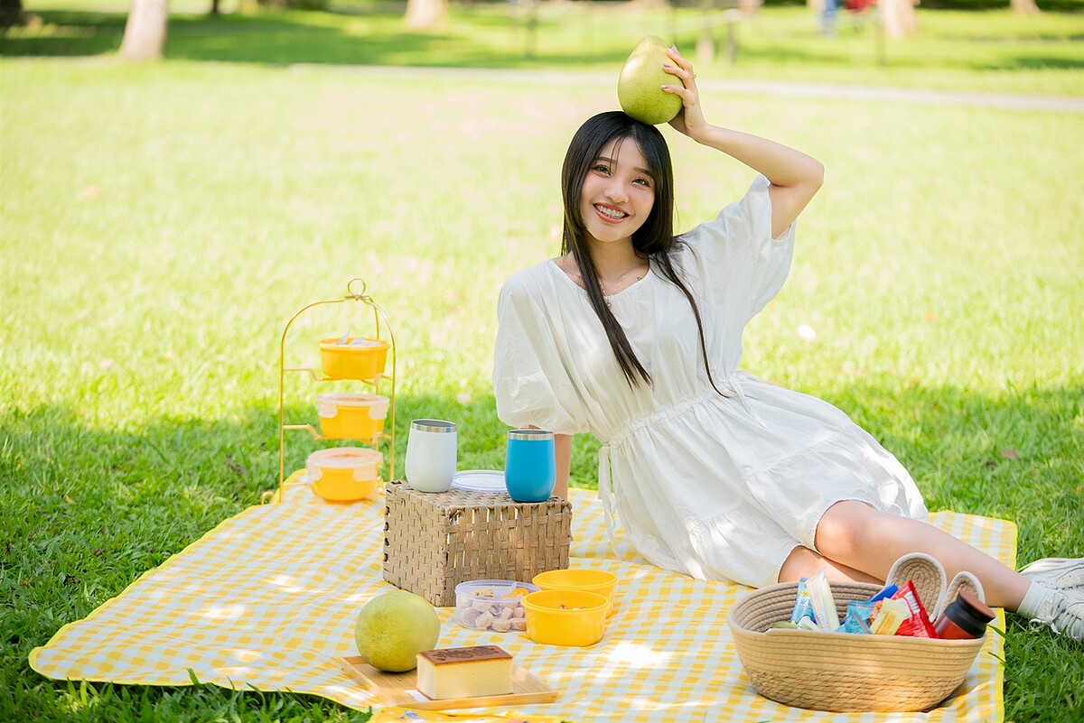 中秋節假期最適合戶外活動,永慶房屋「幸福團圓野餐墊」,讓你陪伴家人享受最chill野餐派對。圖/永慶房產集團提供