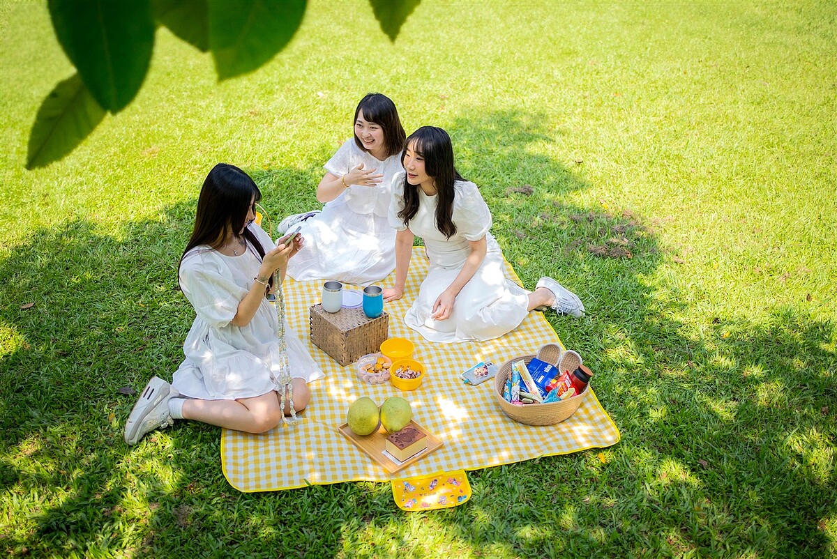 中秋節即將到來，永慶房屋推出「幸福團圓野餐墊」，讓你和家人、朋友一起享受大自然的美好時光。圖／永慶房產集團提供