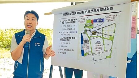 
交通部長陳世凱6日至台鐵六塊厝車站視察高鐵延伸屏東計畫，承諾六塊厝車站往北移、高架化部分可先規畫，延伸路線則最快年底確定。（謝佳潾攝）
