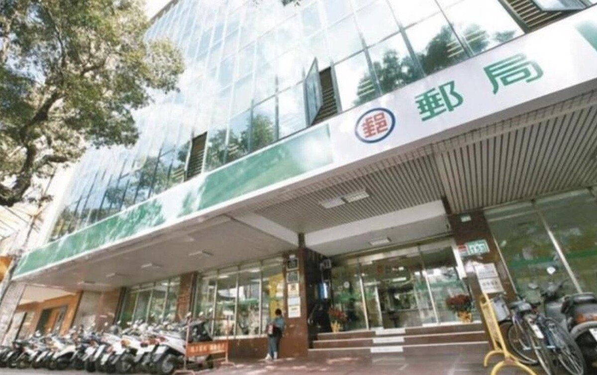 台中民權路郵局9月5日進行國軍中部地區財務處撥薪作業時,因重複傳送,有多達1萬0964筆重複入帳,總計多撥付3.8億元。郵局示意圖,與新聞無關。聯合報系資料照