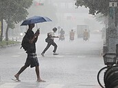 低壓接近各地有雨　吳德榮：多個熱帶擾動發展中