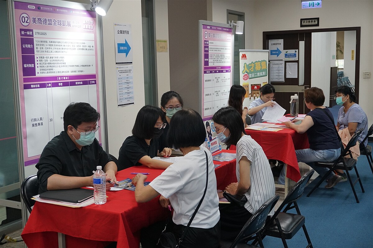 民眾踴躍參加面試。圖／台中市勞工局提供