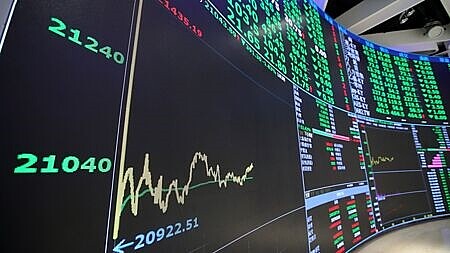 美股上周五大跌,台股9日開盤在外資摜壓台積電之下,加權指數重挫512點。圖∕黃世麒