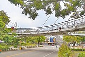 豐原葫蘆墩X型跨橋　挨轟淪大型廢棄物