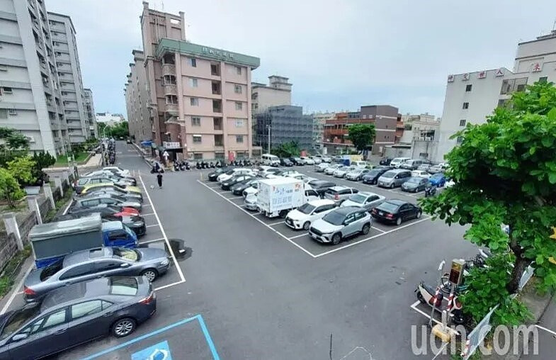 新營停五立體停車場統包工程9日簽約 ,預計今年底施工,後年底完工,圖為停車位現況,未來車位將增3倍。圖/記者謝進盛攝影