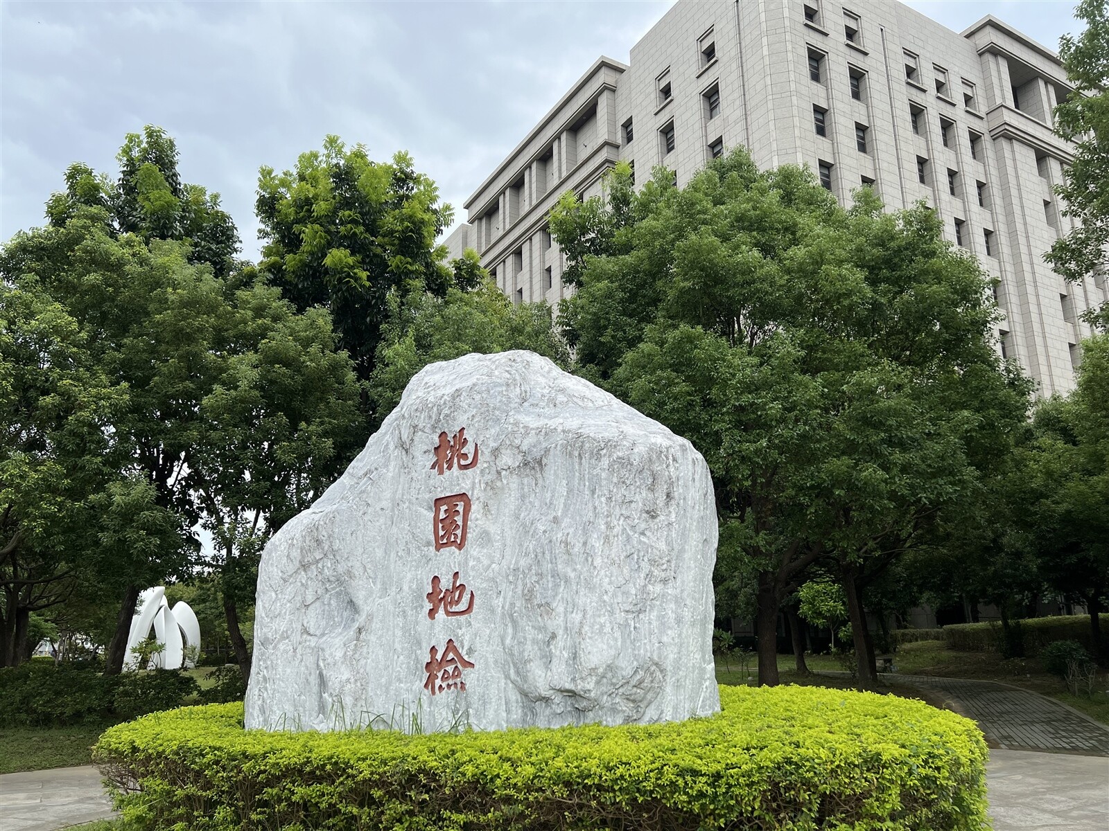 桃園一名張姓男房東明知租屋內的熱水器加裝在不通風的陽台，熱水器也過於老舊沒有強制排氣功能，卻未更換就將房屋租給陳姓婦人，結果婦人兒子洗澡時一氧化碳中毒死亡，檢方依過失致死罪嫌起訴張姓房東。聯合報系資料照 