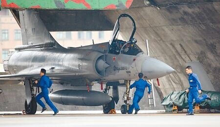 
空軍一架單座幻象戰機10日失去動力墜海。圖為失事幻象戰機。（本報資料照片）
