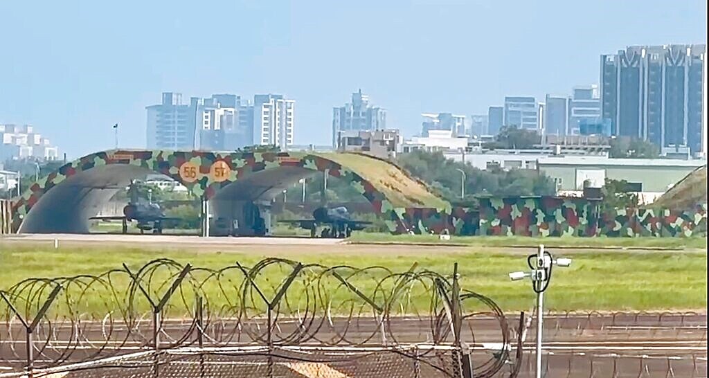 國軍將成立調查小組調查幻象失事原因與後續打撈工作,空軍新竹基地機隊在意外發生後則停飛評估。(民眾提供)