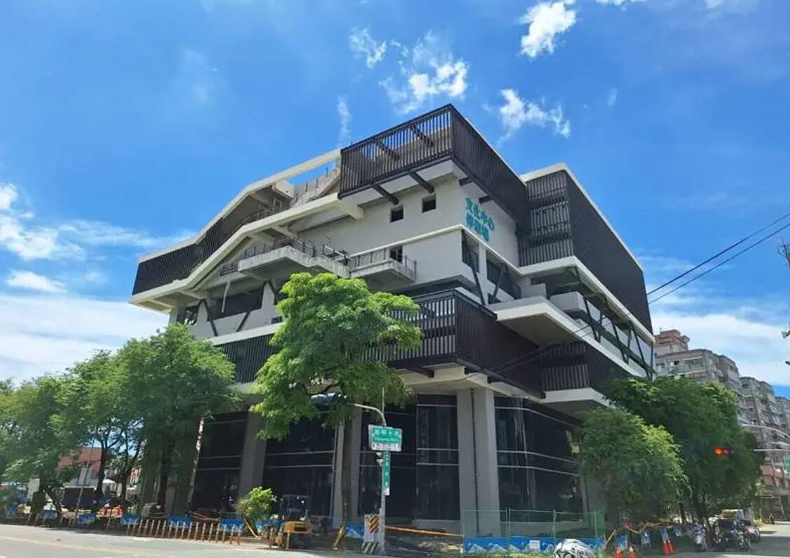 台南市東區文化中心（停E5）立體停車場即將完工，可提供汽車位211席及機車位172席，較原有增加4倍停車格位。圖／台南市交通局提供
