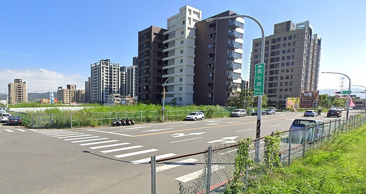 鳳鳴重劃區購屋人潮多，大型連鎖咖啡品牌星巴克傳出之後也將進駐，對區域有很大的助益。圖／google map