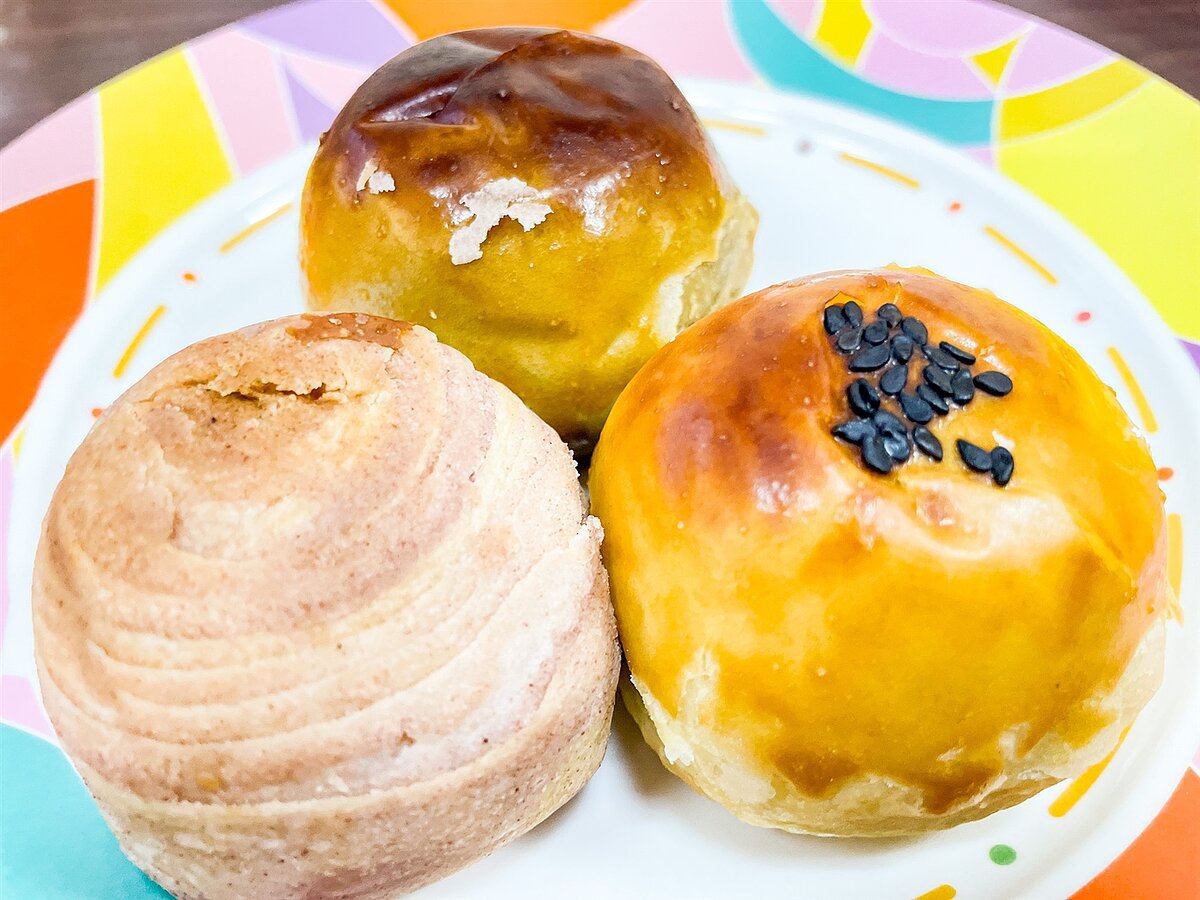 容易胃食道逆流的民眾,要避免空腹吃月餅或搭配薄荷茶,以免胃酸過多。記者賴昀岫/攝影