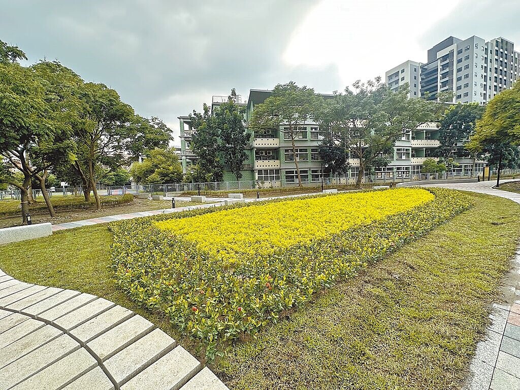 新北市三峽區北大國小旁有一塊由國土財產署管理、荒廢多時的空地,經議員廖宜琨邀集相關單位並向新北市府爭取經費後,去年起動工打造成綠家園,預計近期開放使用。(新北市三峽區公所提供/柯毓庭新北傳真)