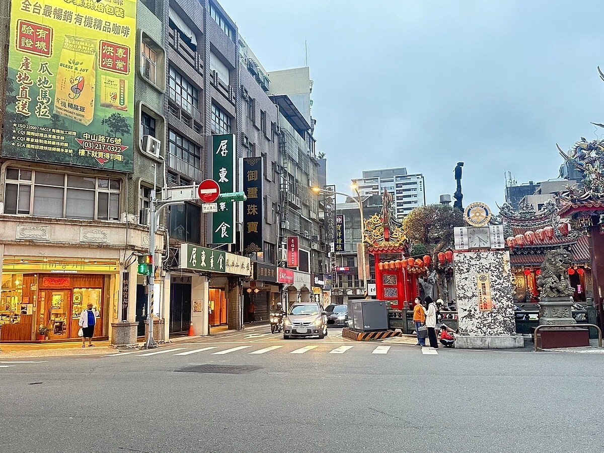 桃園舊城區拉皮，「大廟」景福宮週邊人本交通工程預計18日起施工。圖／桃園市都市發展局提供