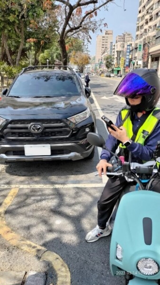 今年中秋假期雖沒有連續假期,但為方便民眾團聚,友善停車服務,台南市17日中秋節當天全市路邊停車、智慧停車柱格位均暫停收費1天。圖/南市交通局提供