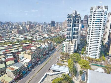 
房價高漲，愈來愈多人買不起房，成為無殼蝸牛，根據內政部統計，約300萬人租屋而居，占全台人口約八分之一。新聞示意照。（高鈞麟攝）
